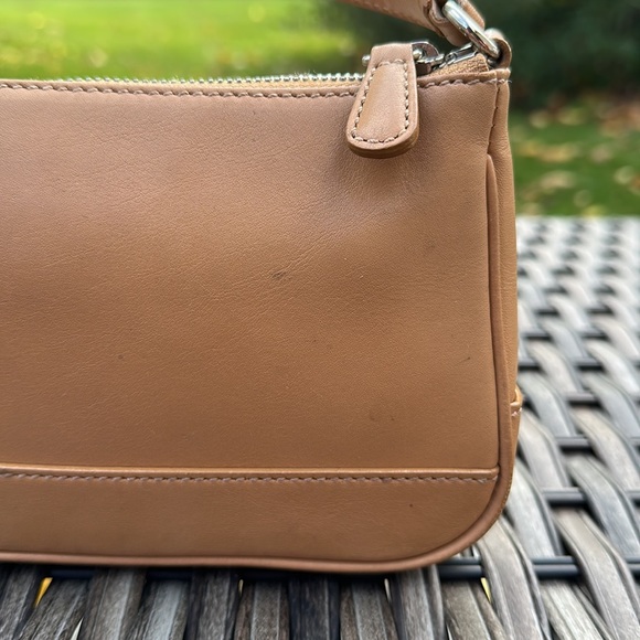 VTG: Coach Hampton Demi Leather Hobo - Camel Color. Comes W/COACH DUST BAG - Picture 4 of 16